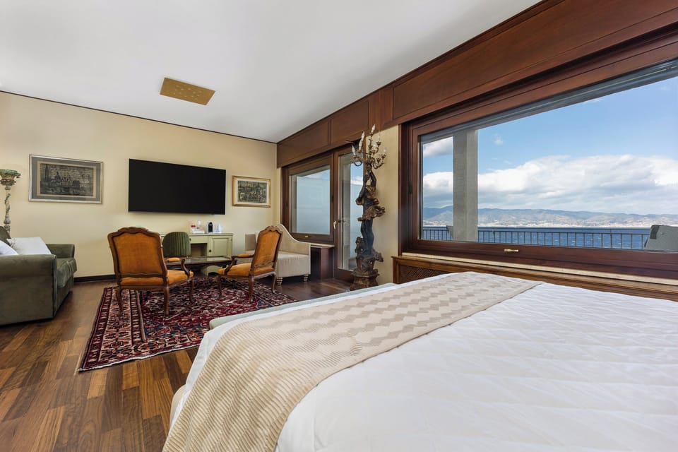 Luxury Suite, Sea View | In-room safe, laptop workspace, soundproofing, iron/ironing board