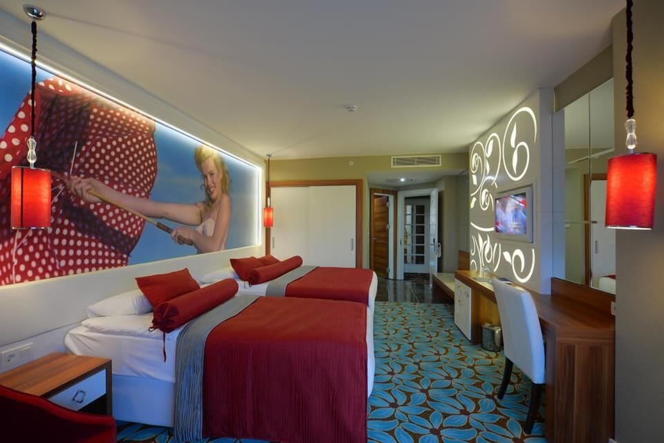 Family Room | Minibar, desk, WiFi (surcharge), bed sheets