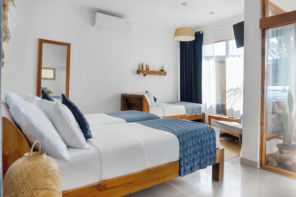 Partial Sea View Triple | Minibar, in-room safe, WiFi (free)