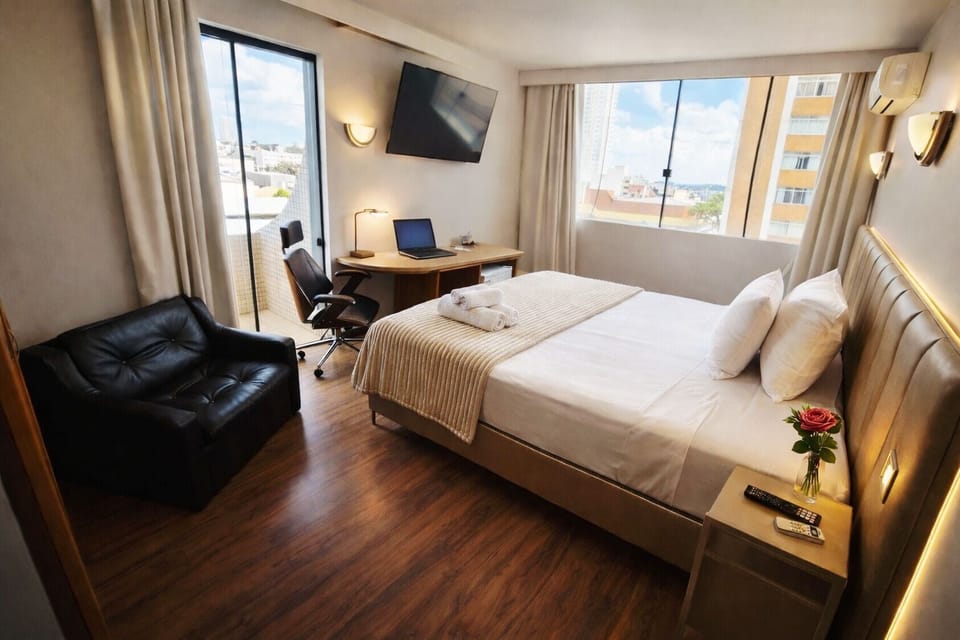 Premium Room | Egyptian cotton sheets, premium bedding, memory foam beds, minibar