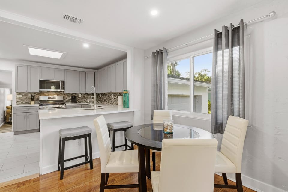 House, Multiple Beds (Happy Ours) | Private kitchen | Oven, toaster