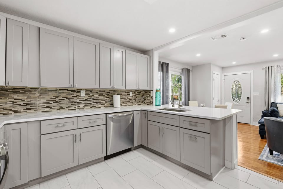 House, Multiple Beds (Happy Ours) | Private kitchen | Oven, toaster