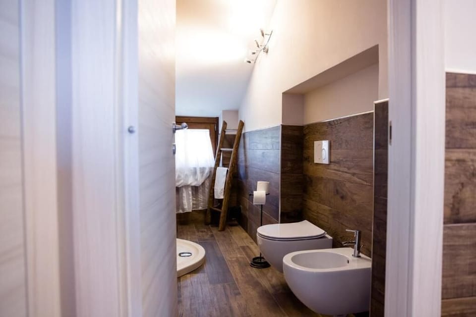 Panoramic Double Room, Private Bathroom, Garden View | Bathroom | Shower, rainfall showerhead, hair dryer, bidet