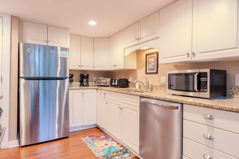 Whether you're making breakfast or hosting dinner, this clean and functional kitchen has you covered.