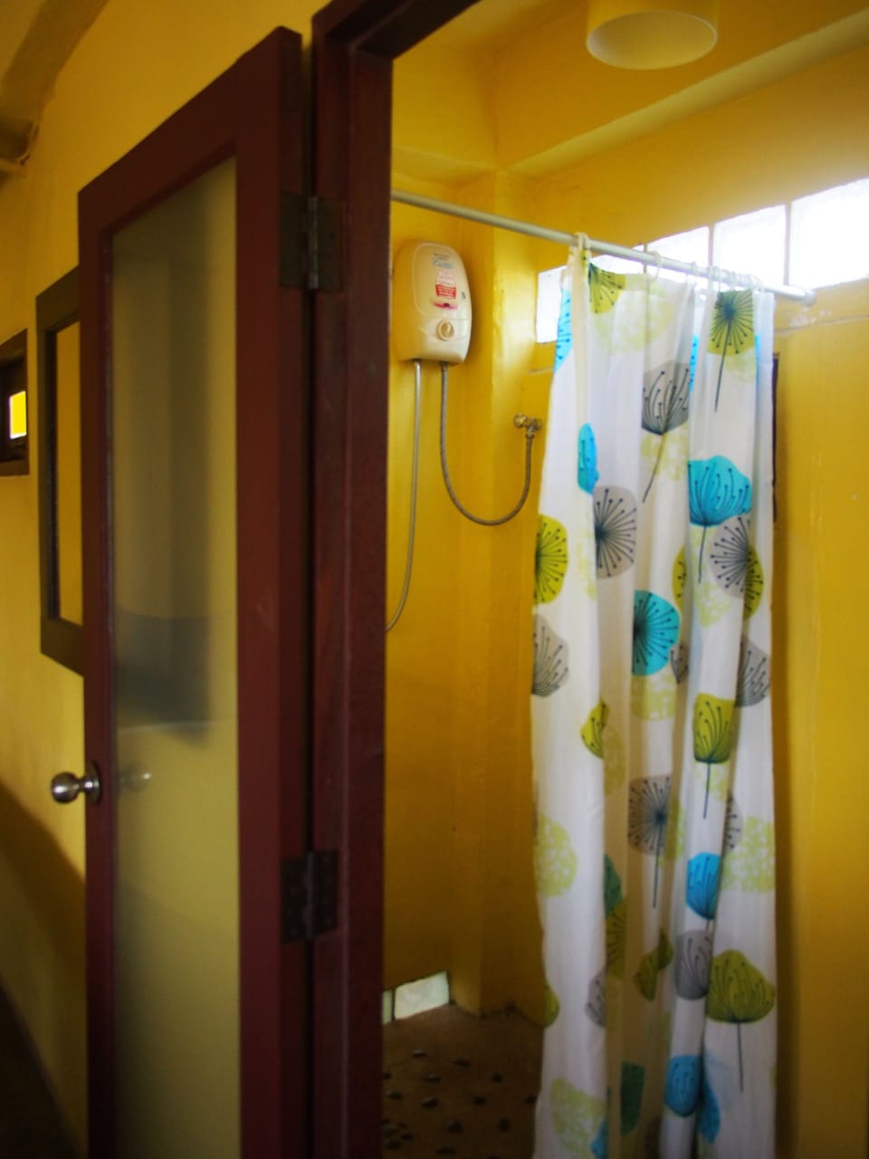 Family Room | Bathroom shower
