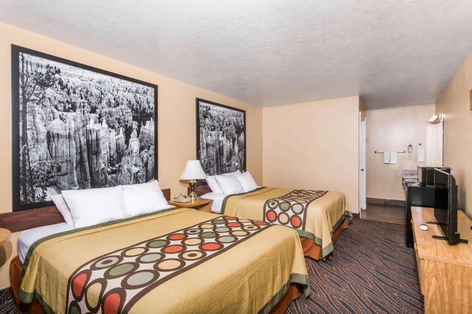 Double Room | Iron/ironing board, WiFi (free), bed sheets