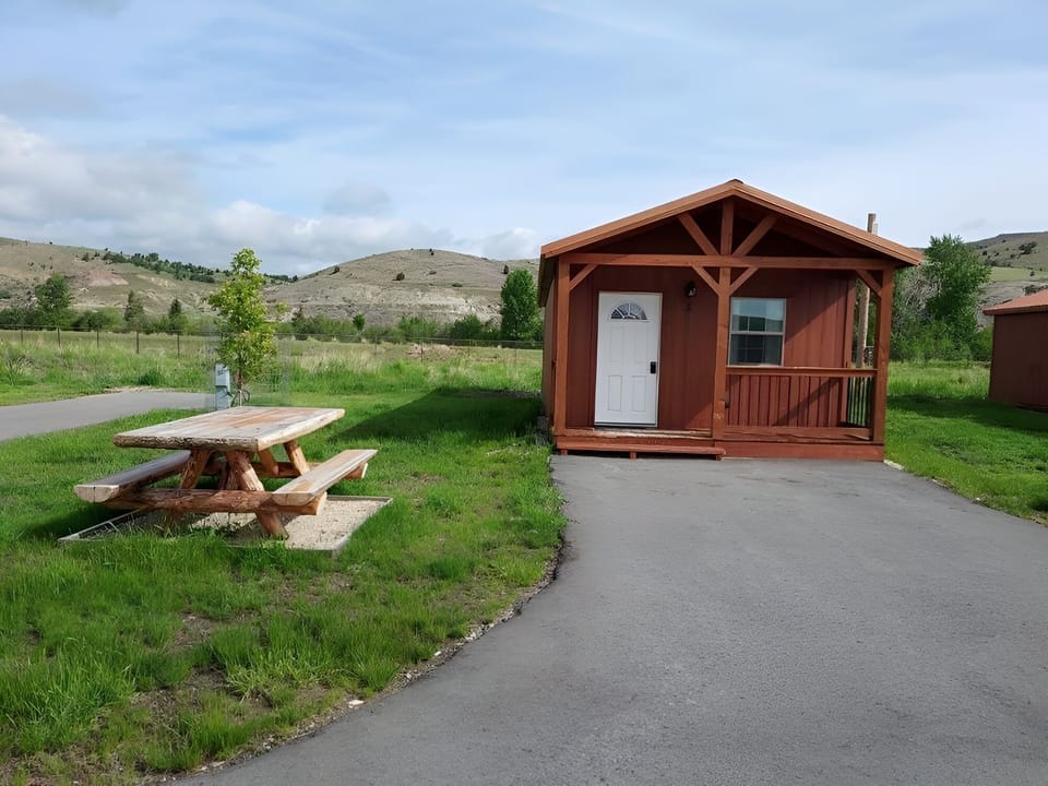 Arrive to a charming cabin with picnic table and mountain views.