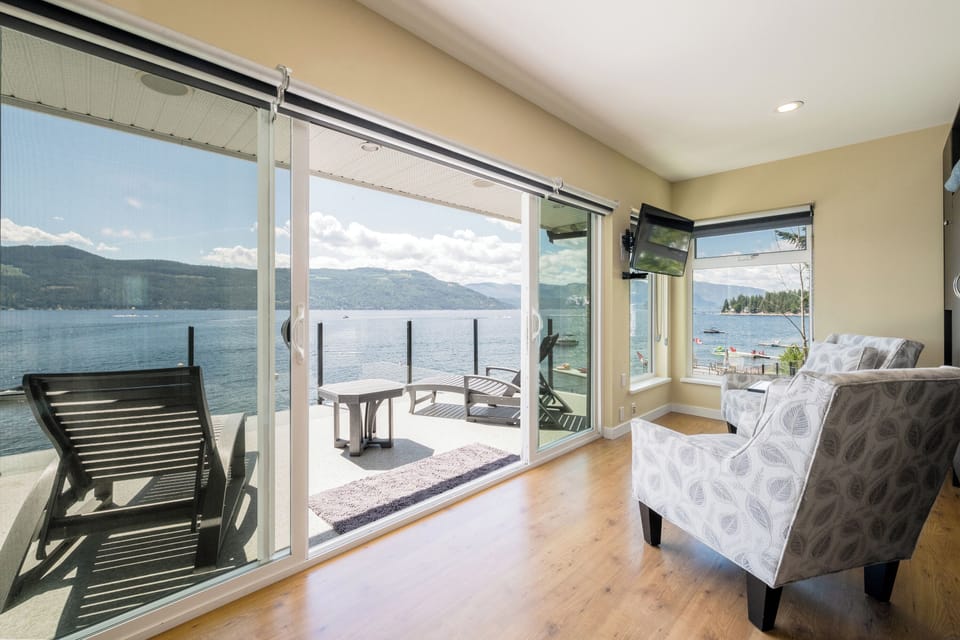 Murphy room set for relaxing - a calm corner with lake views
