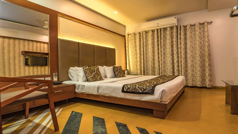 Deluxe Double Room, 1 Double Bed | Desk, laptop workspace, WiFi (free), bed sheets
