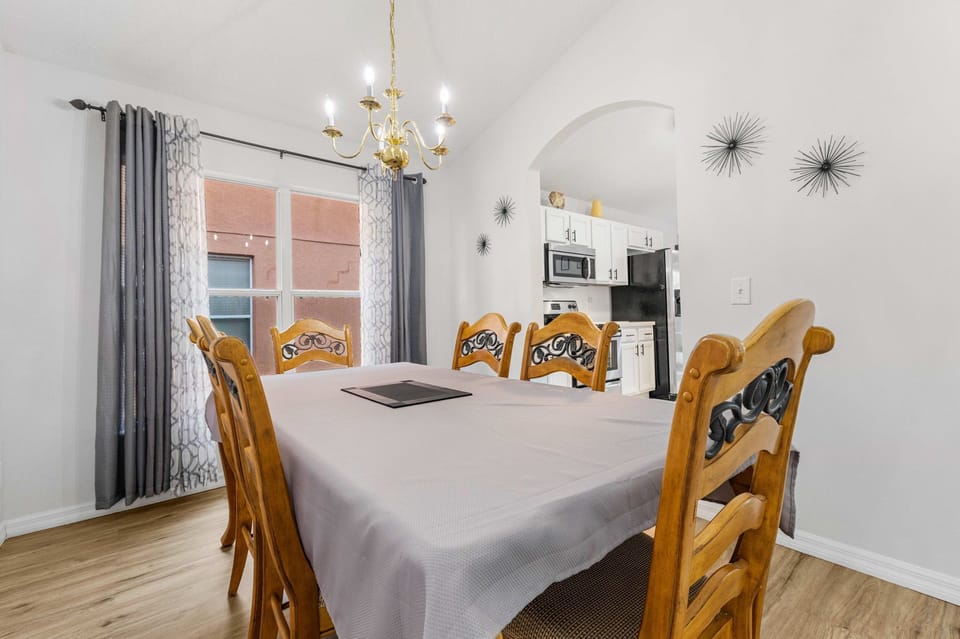 Dining space has plenty of space for everyone!