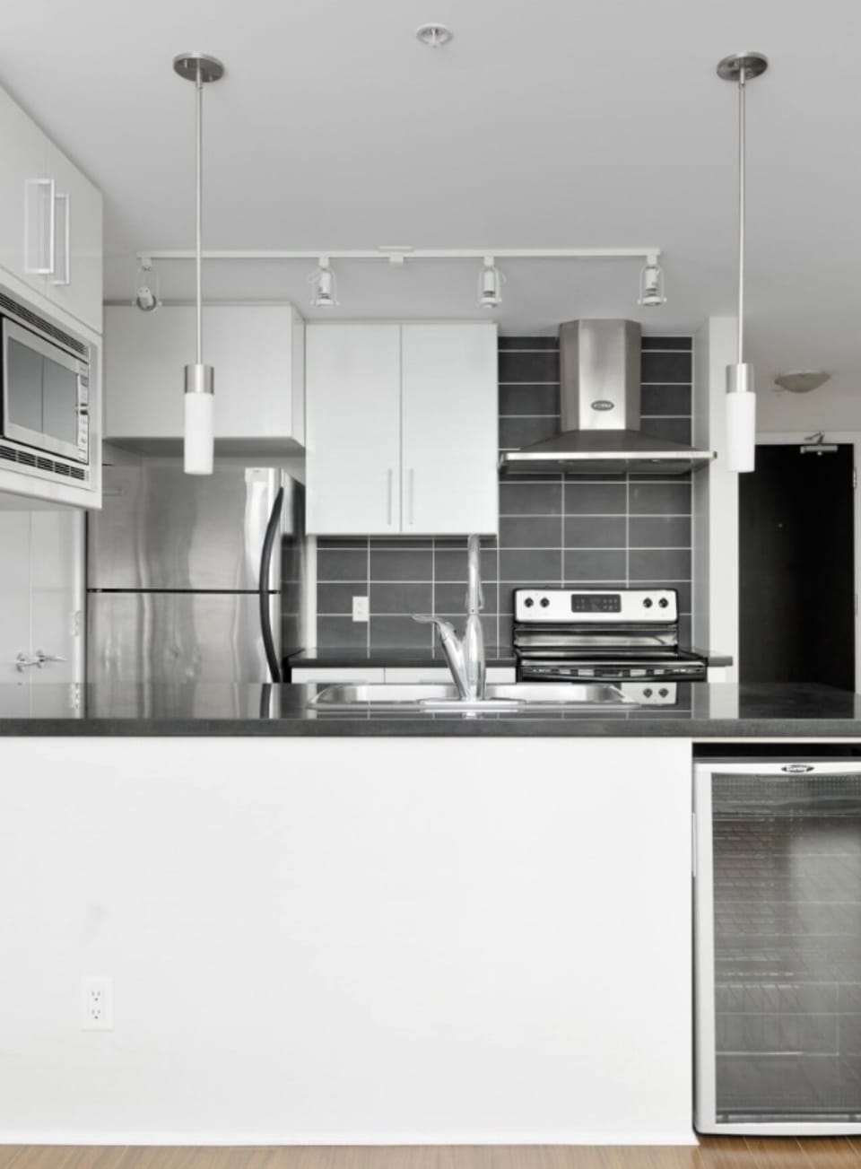 Full kitchen