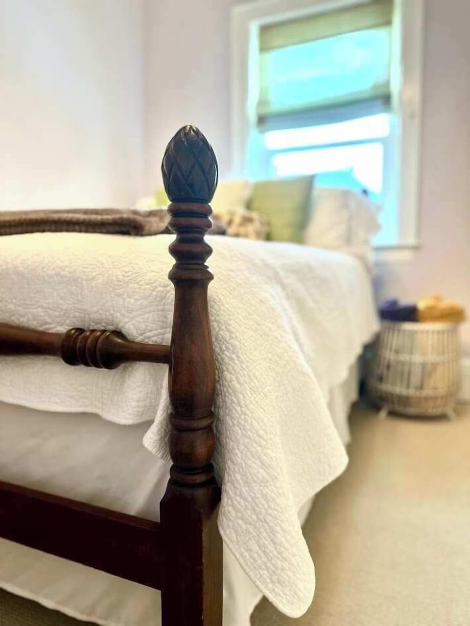 The Iris Room - Full size bed