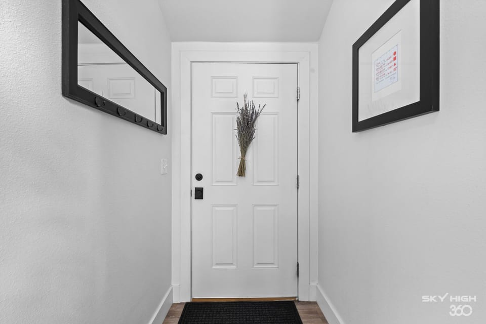 Entrance inside the unit