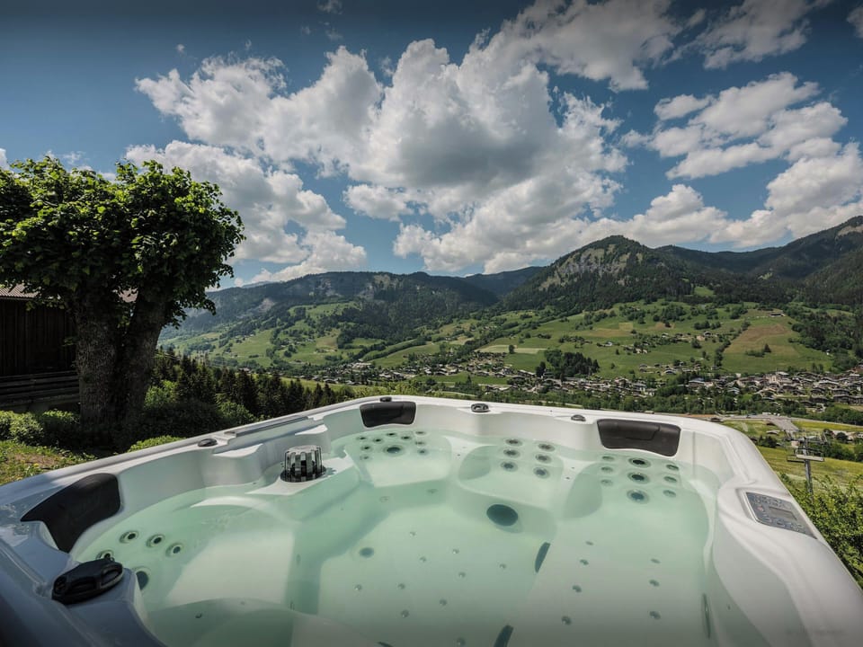 Jacuzzi & view