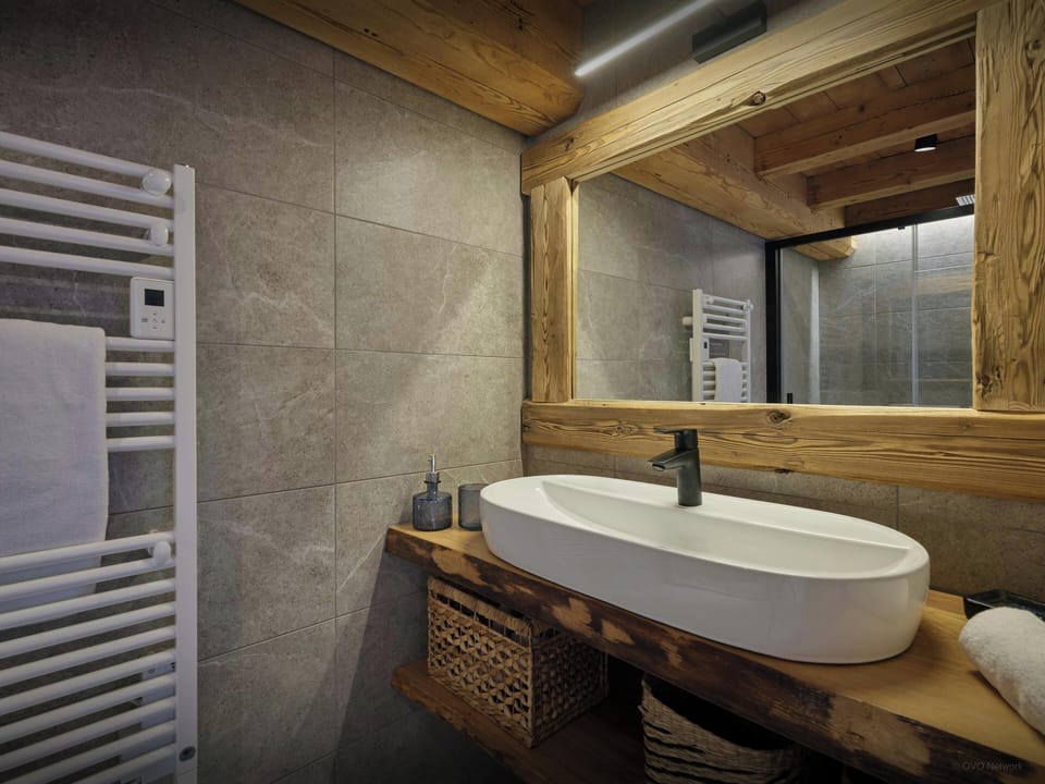 bathroom - bedroom 1