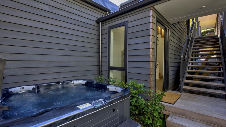 Private outdoor hot tub/spa pool
