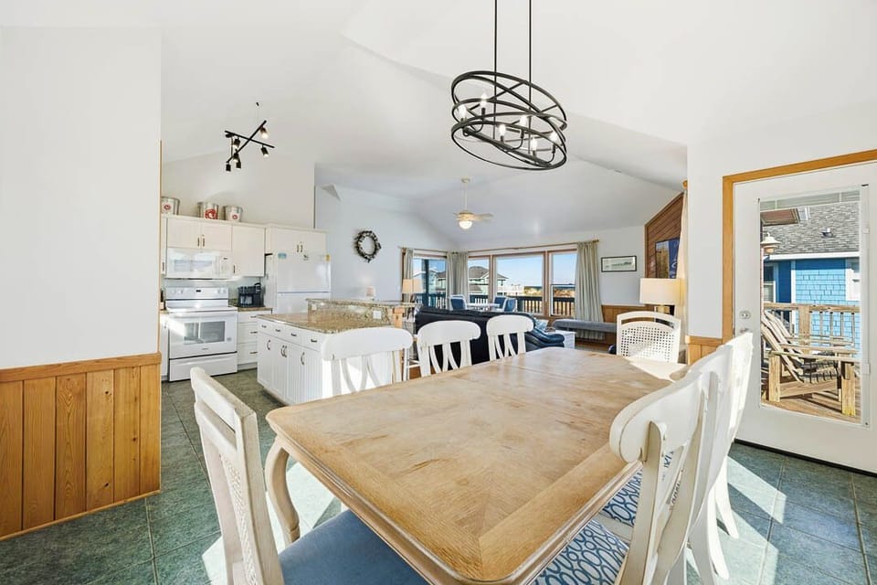 Top-Level Dining Room with Table (seats 8)