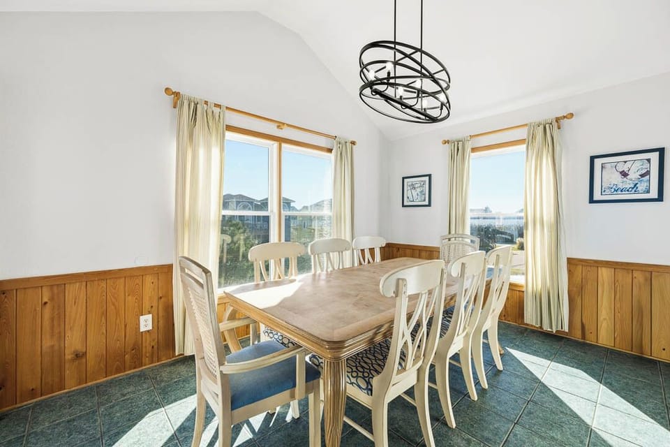 Top-Level Dining Room with Table (seats 8)