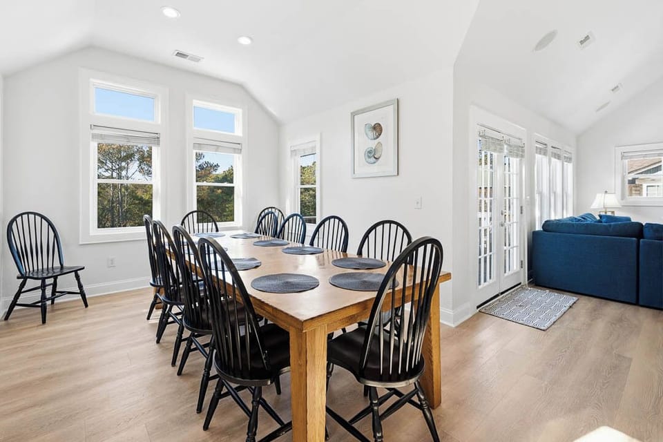 Top-Level Dining Room with Table (seats 12)