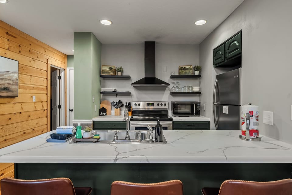 Fully equipped for everything from quick breakfasts to full dinners