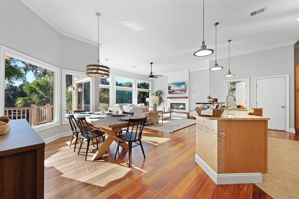 Fully equipped kitchen with an island for your culinary exploits