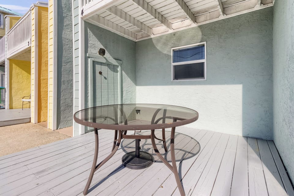 Sunny private patio with outdoor dining space 🌞🍽️