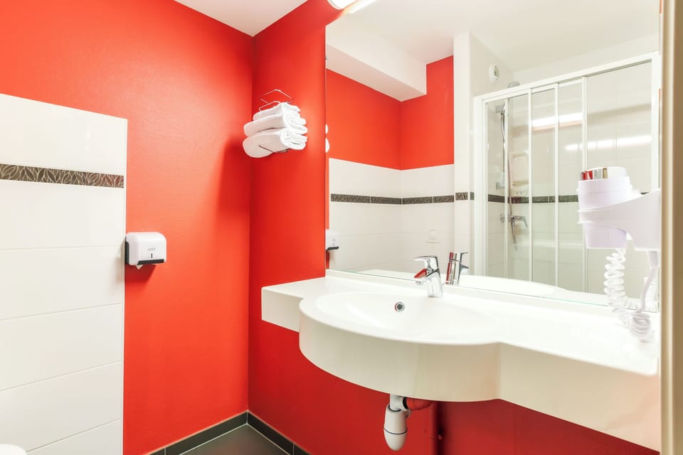 Shower, free toiletries, hair dryer, towels