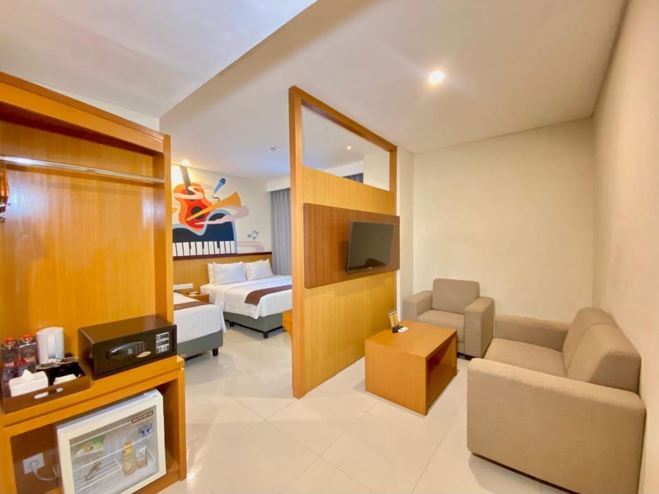 Executive Room | Living area | TV