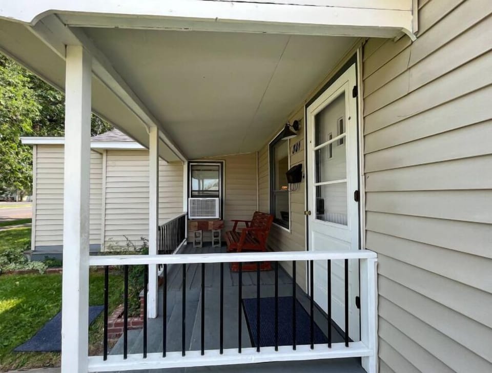 Located within easy walking distance of downtown Cody, Corner Cottage welcomes you.