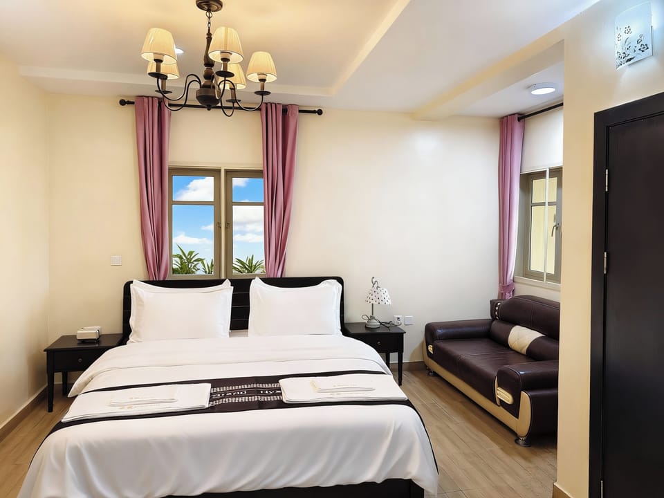 Executive Room, Garden View | Desk, laptop workspace, blackout drapes, soundproofing