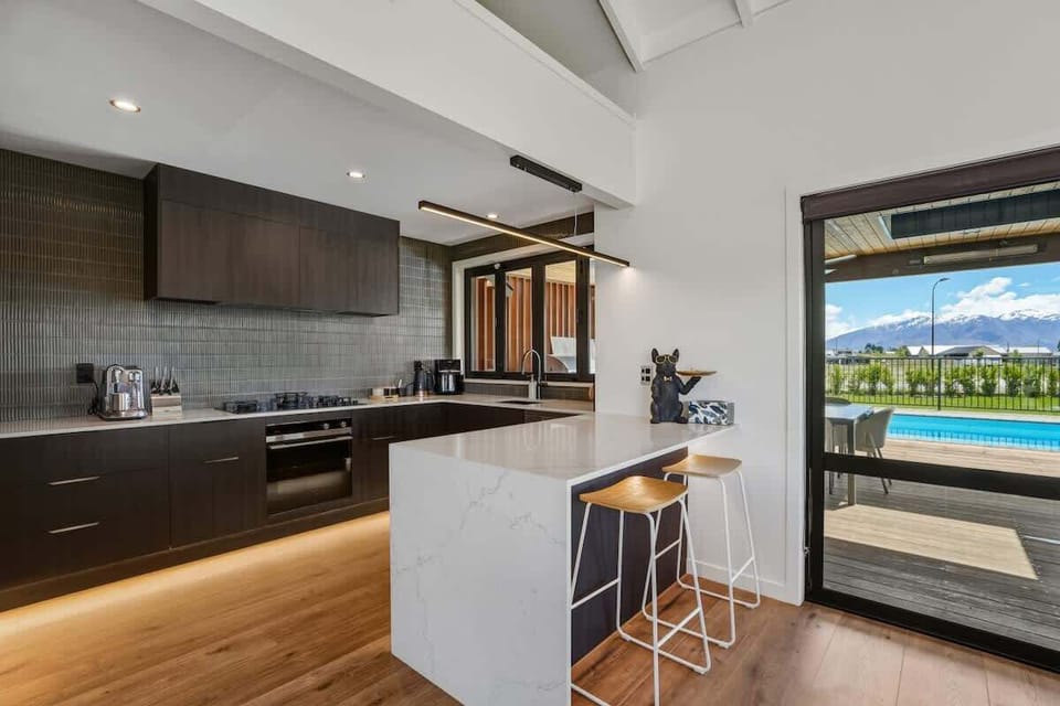 Fully equipped kitchen with mountain and pool view