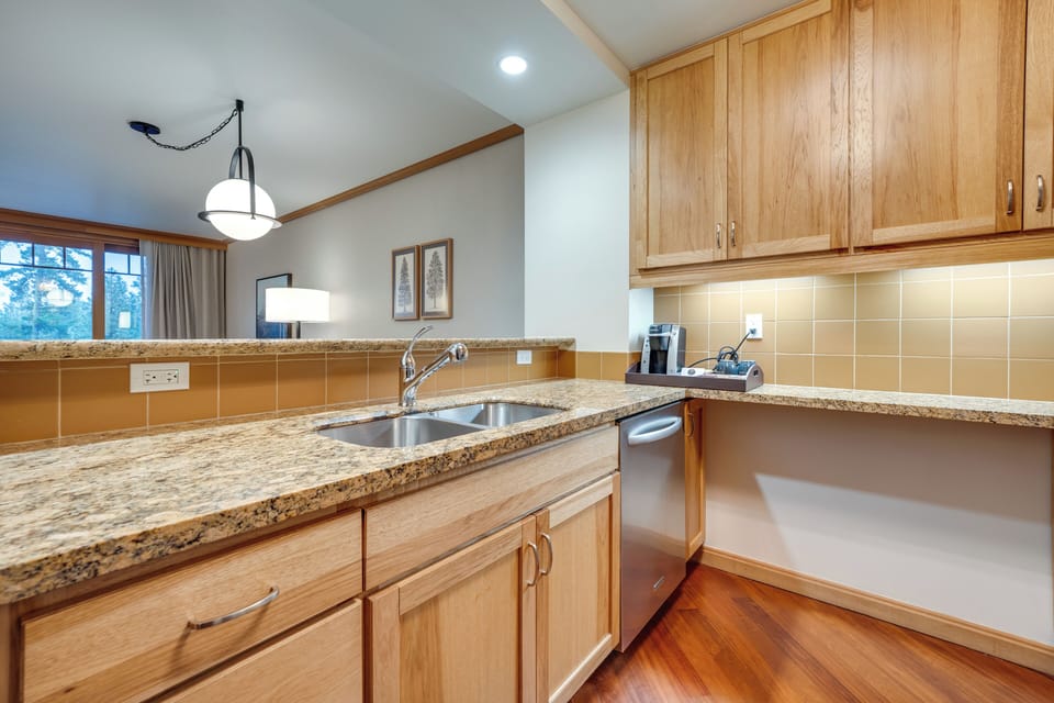 Kitchen | Keurig Coffee Maker | Toaster | Cooking Basics