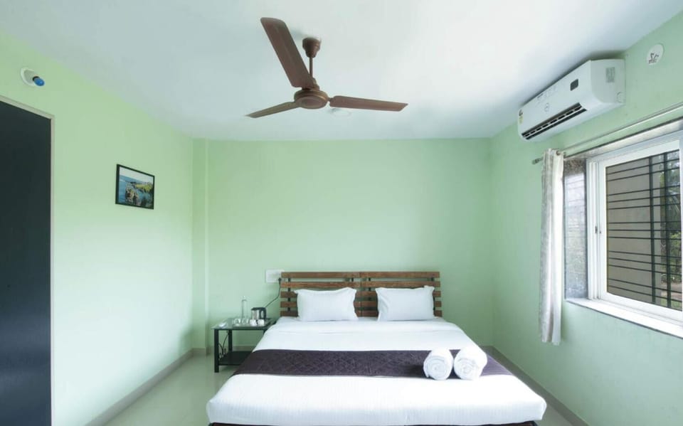 Green Living Villa | Blackout drapes, soundproofing, iron/ironing board, free WiFi