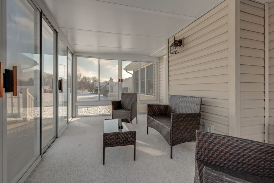 Furnished Sunroom