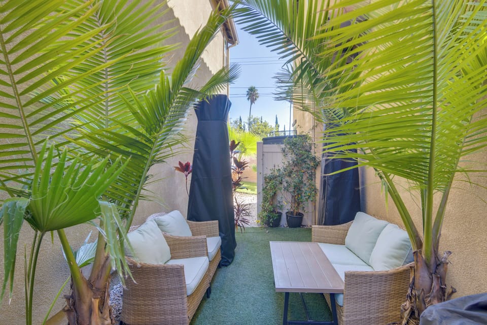 Breezeway | Lounge Area