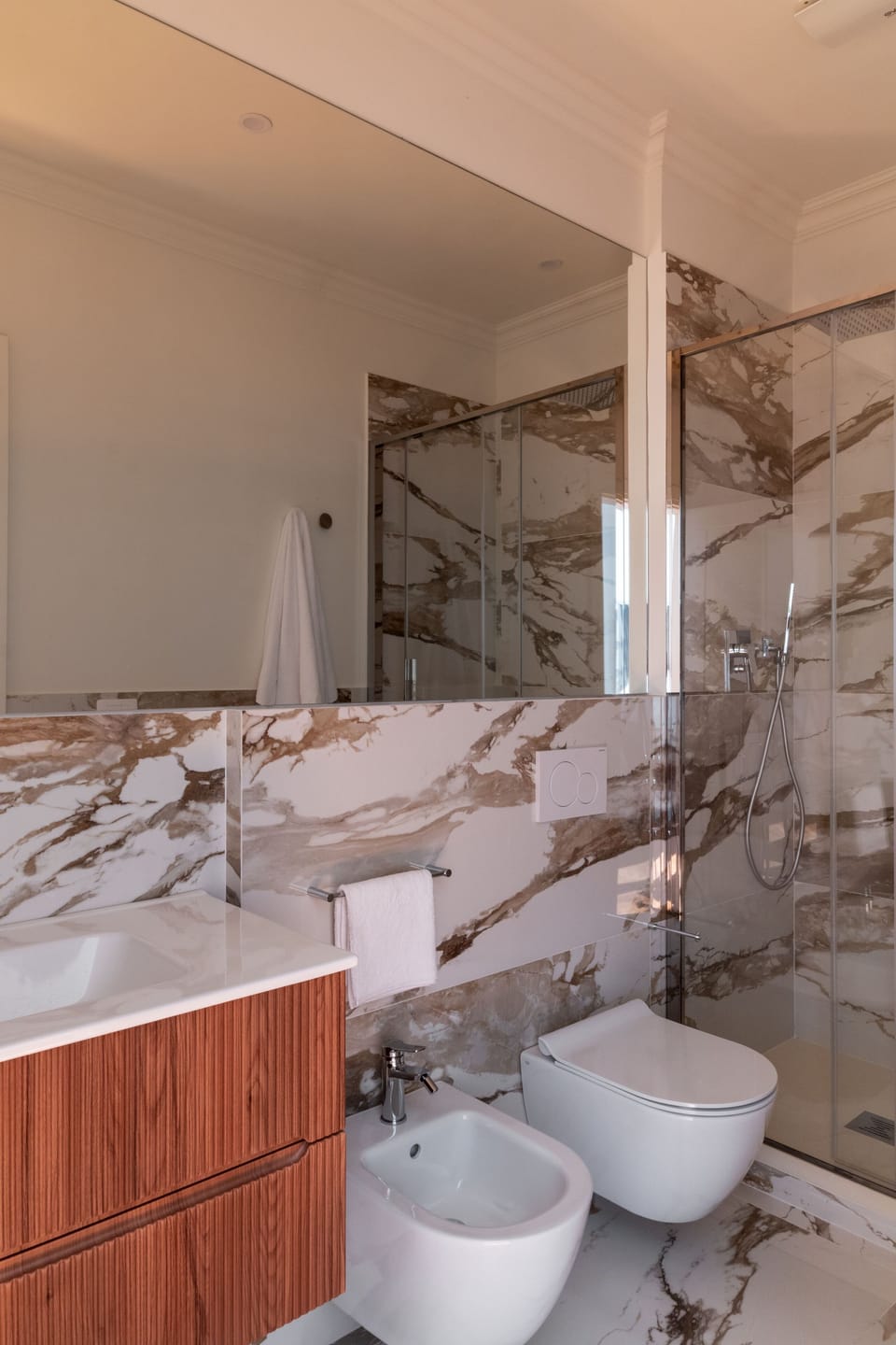 Deluxe Double or Twin Room, City View | In-room safe, desk, laptop workspace, soundproofing