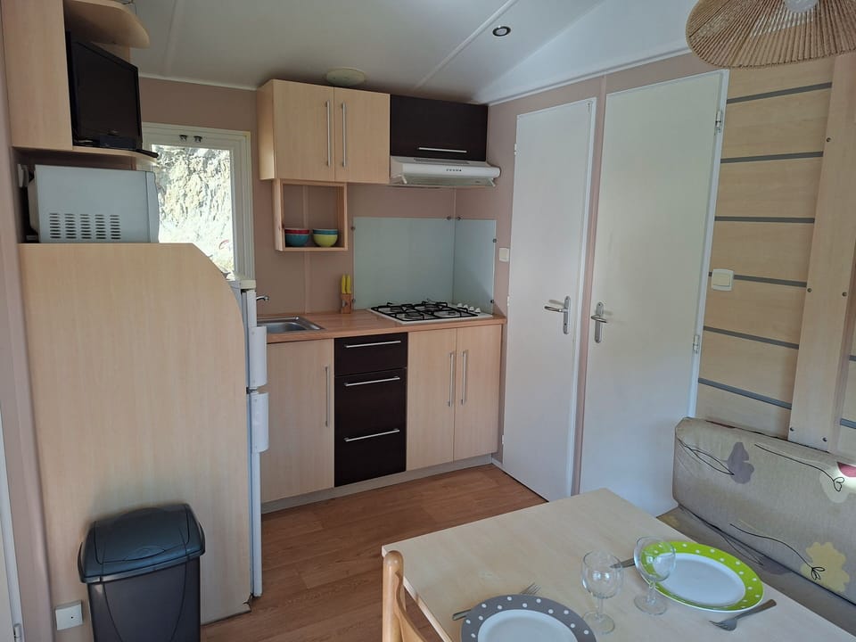 Bungalow, Mountain View, Oceanfront | Private kitchen | Full-size fridge, microwave, stovetop, electric kettle