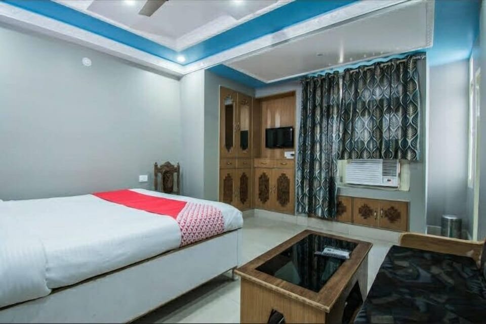 Deluxe Double Room | Iron/ironing board (on request), WiFi (free)