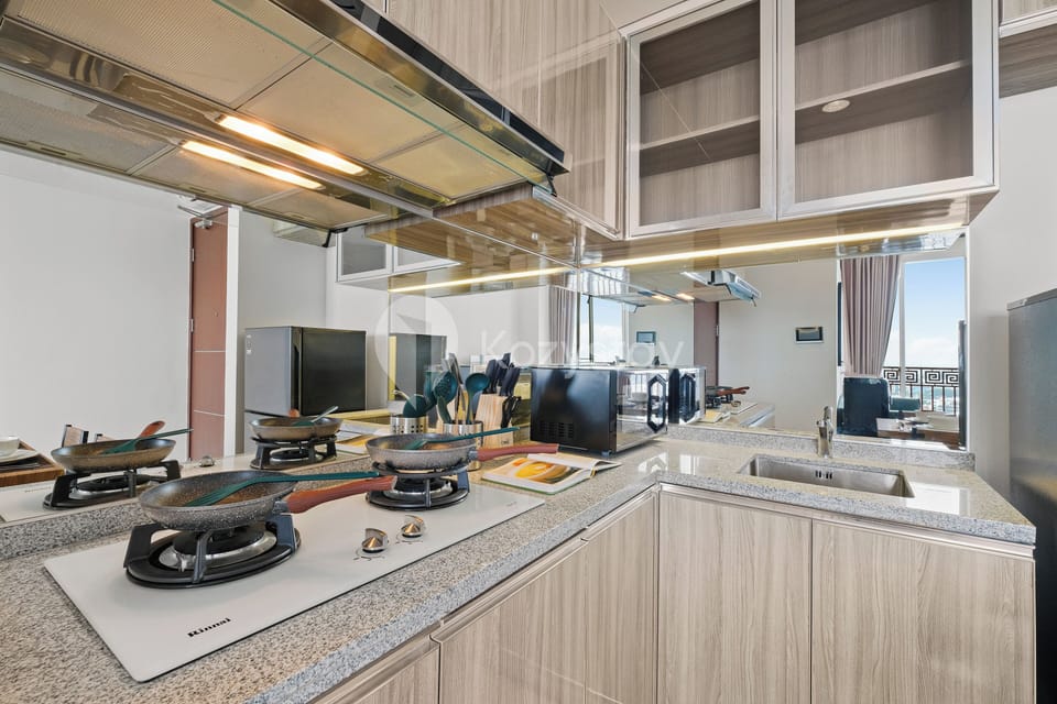Apartment, 3 Bedrooms, City View | Private kitchen | Full-size fridge, microwave, stovetop, cookware/dishes/utensils
