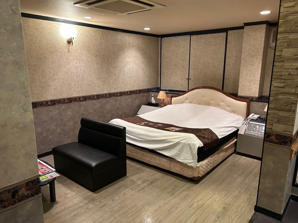 Room | Desk, free WiFi
