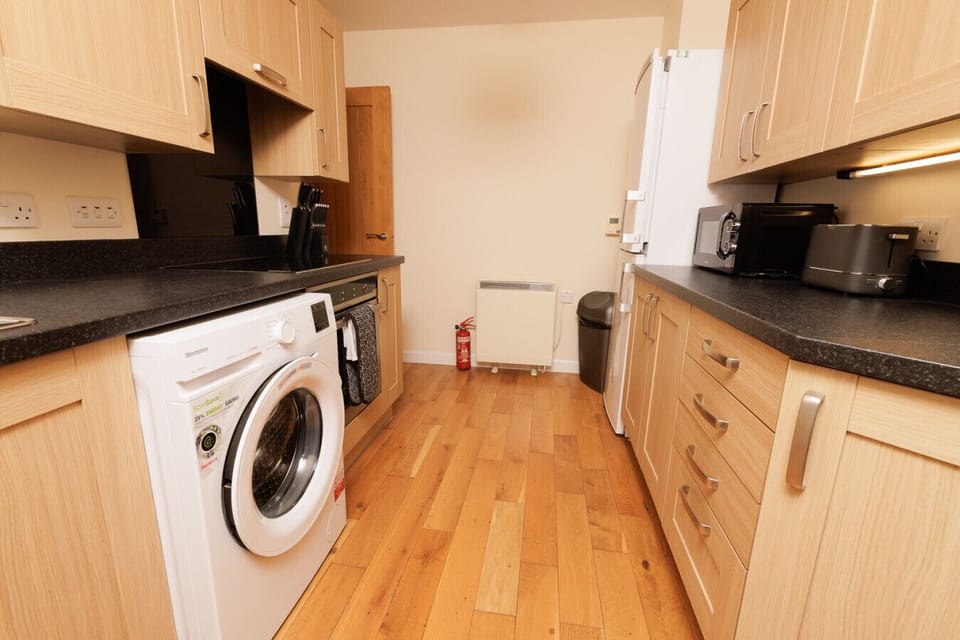 Make use of the washing facilities in the well-equipped kitchen