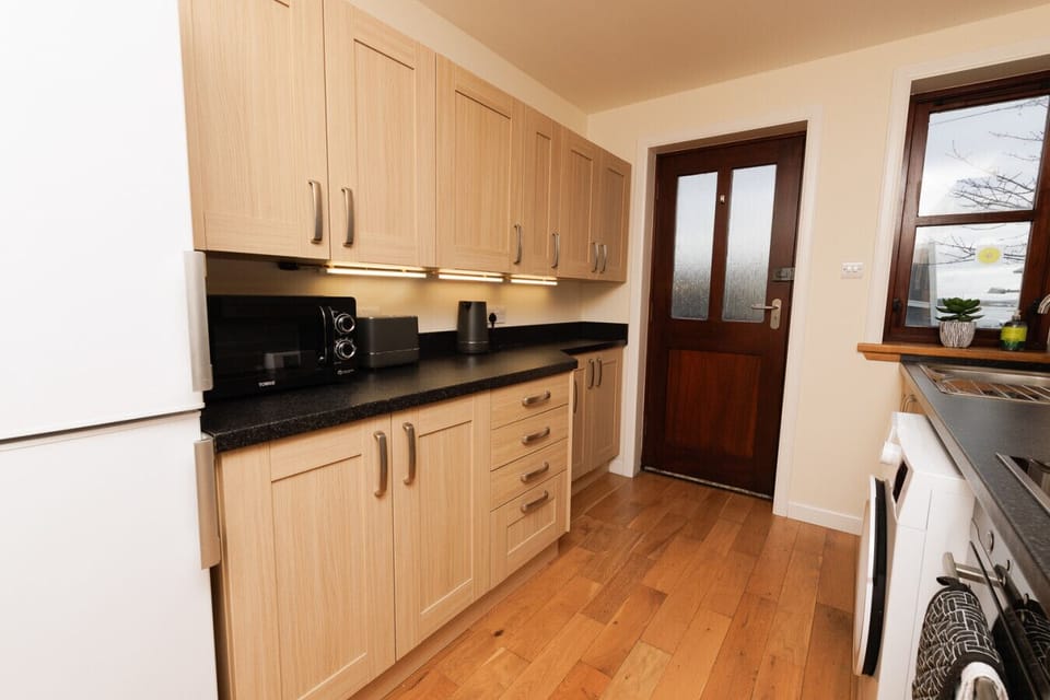 Everything you need to whip up a tasty meal in the well-equipped kitchen