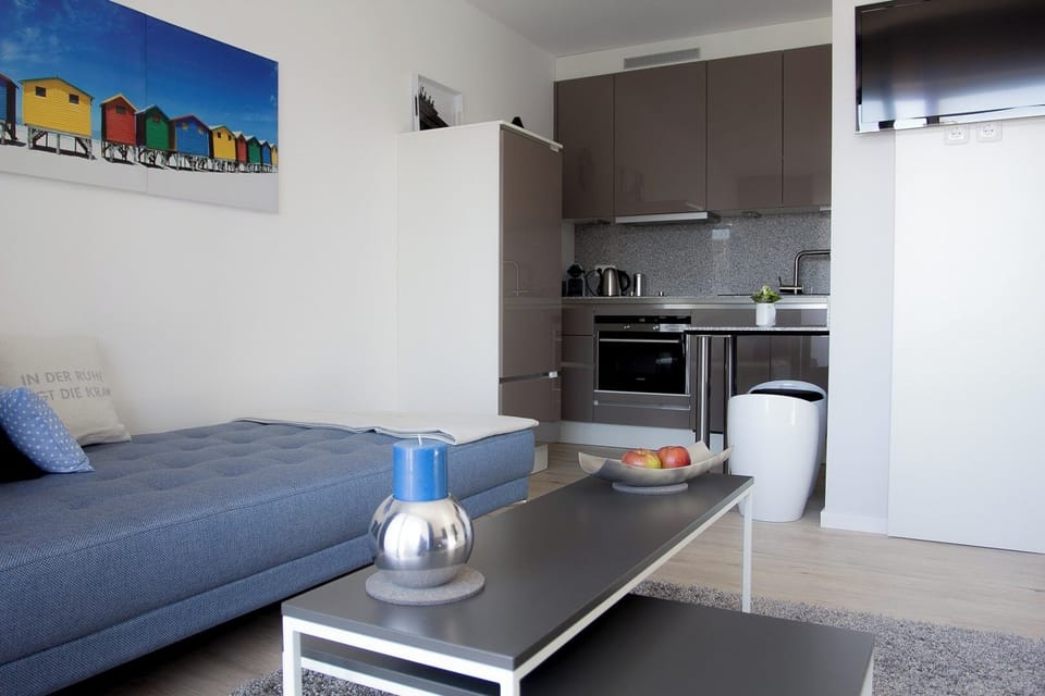 Apartment, Balcony, City View | In-room dining