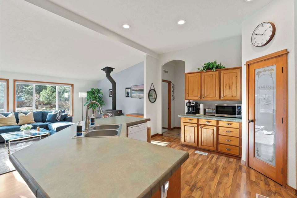 House, Multiple Beds, Patio, Garden View (Just Around the Bend) | Private kitchen