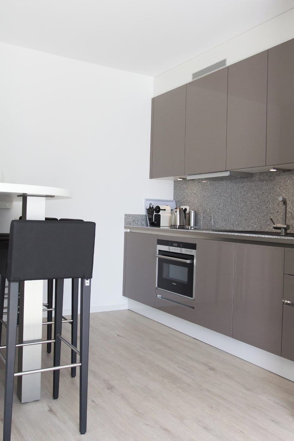 Apartment, Balcony, City View | Private kitchen | Electric kettle, toaster