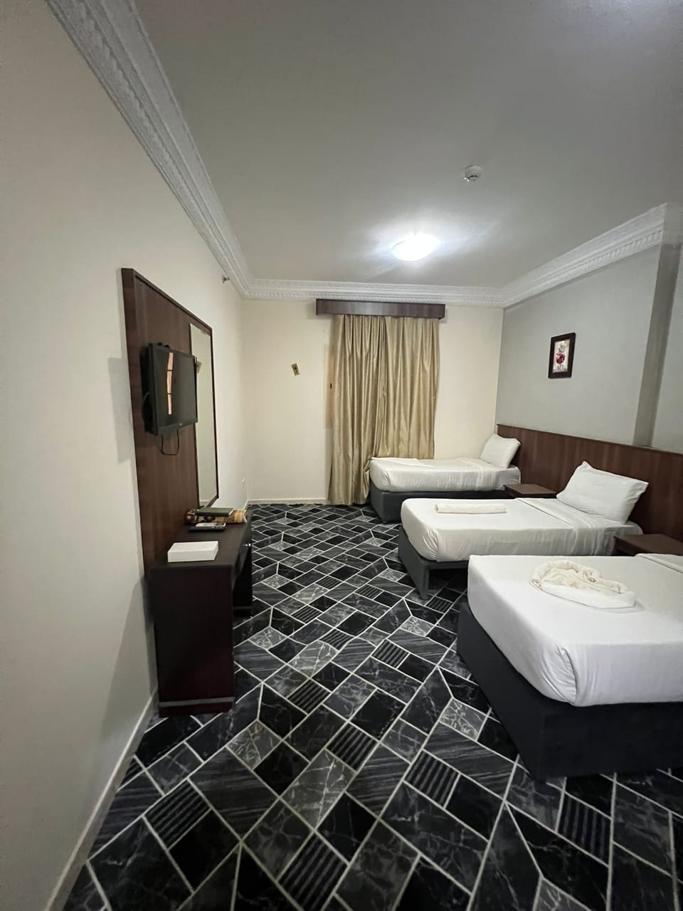 Deluxe Triple Room | Minibar, free WiFi, bed sheets