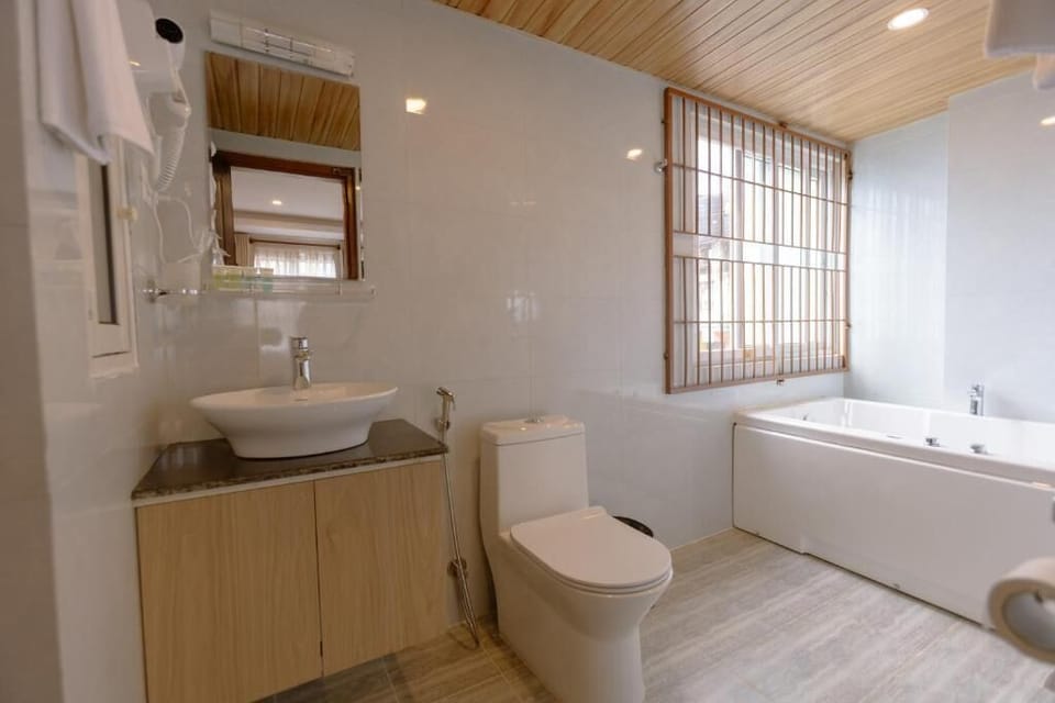 Shower, free toiletries, towels, toilet paper