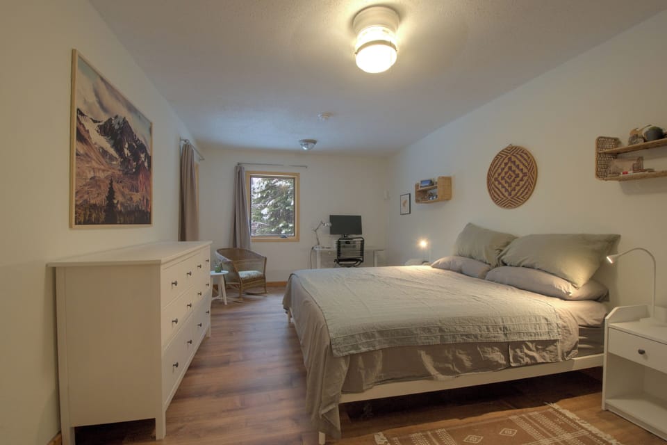 Time to hibernate? You'll love the front bedroom.