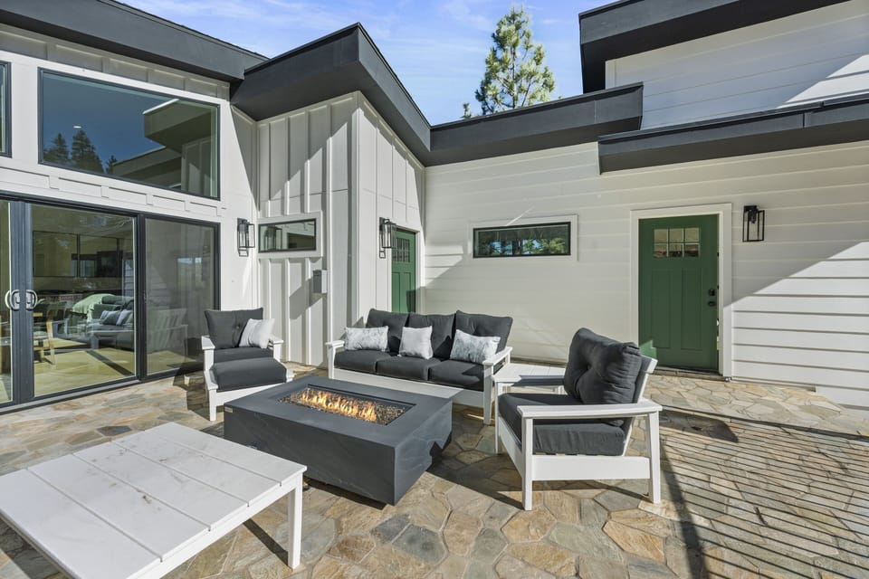 Superior House, 6 Bedrooms, Hot Tub, Mountain View | Terrace/patio