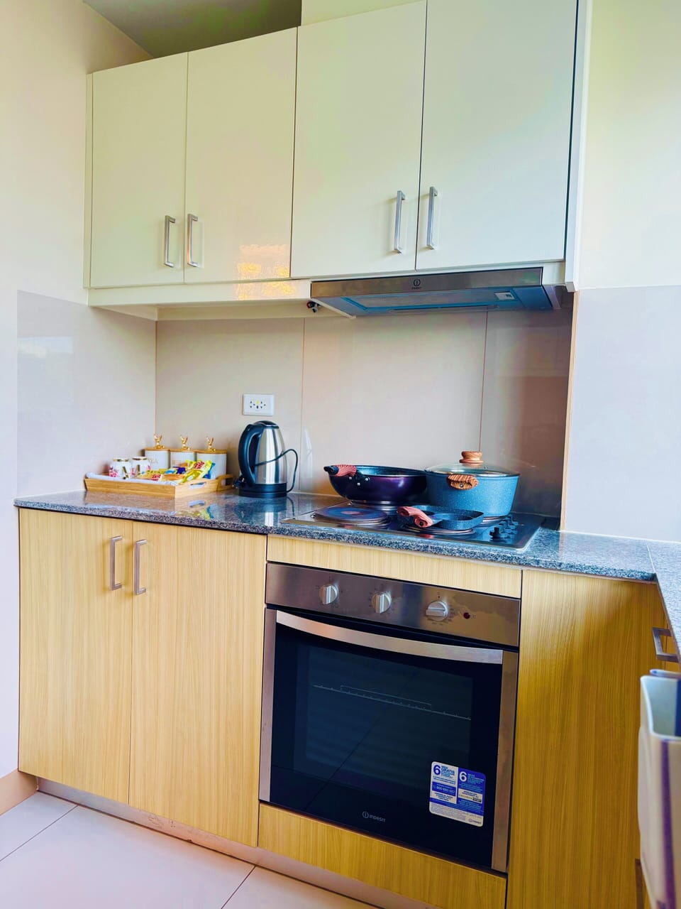 Luxury Apartment, Balcony, Bay View | Private kitchen | Full-size fridge, microwave, oven, stovetop